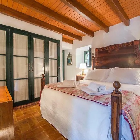 Meet The Artist's Retreat Vila Sintra