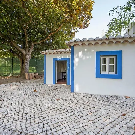 Meet The Artist's Retreat *