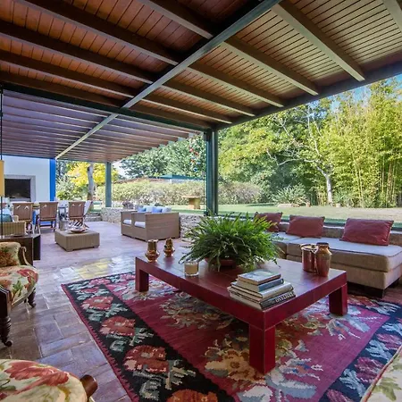 Meet The Artist's Retreat Vila Sintra