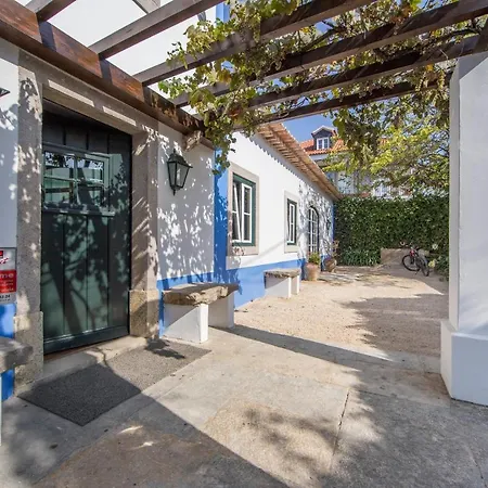 Meet The Artist's Retreat Vila Sintra